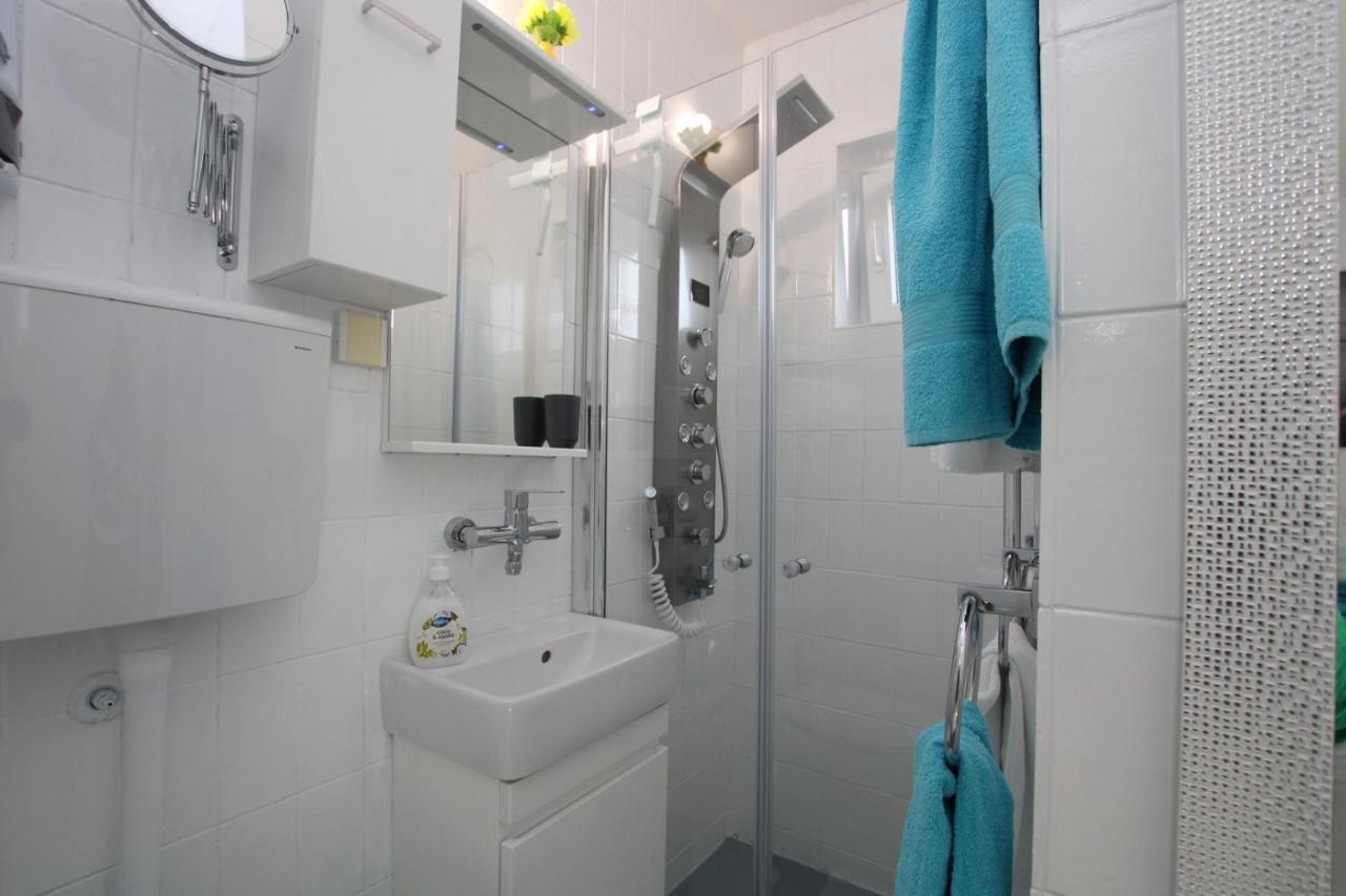 Blue Adria Suites Porec Exterior photo